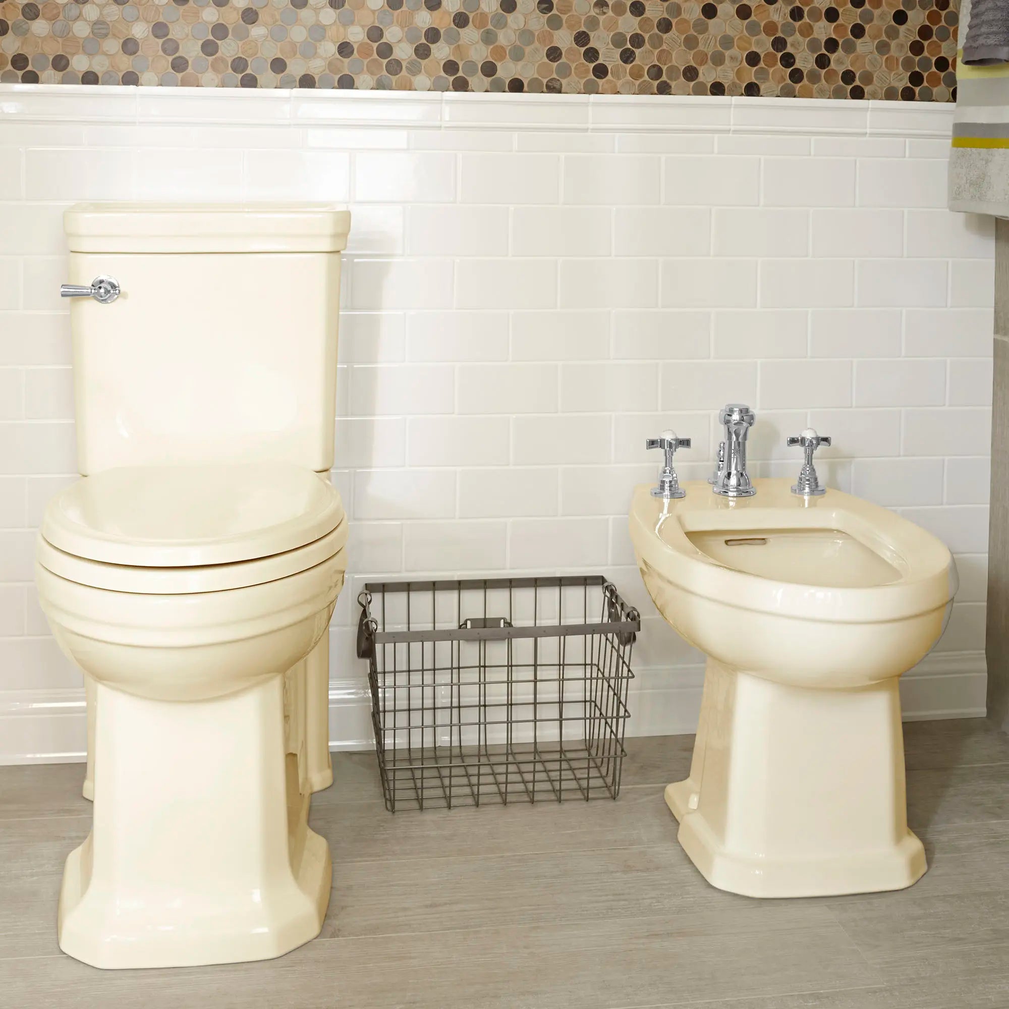 Bidet, 4-hole // BISCUIT // 160232_B_D2205CA101.415_D25000004.071_CDNwebp.webp