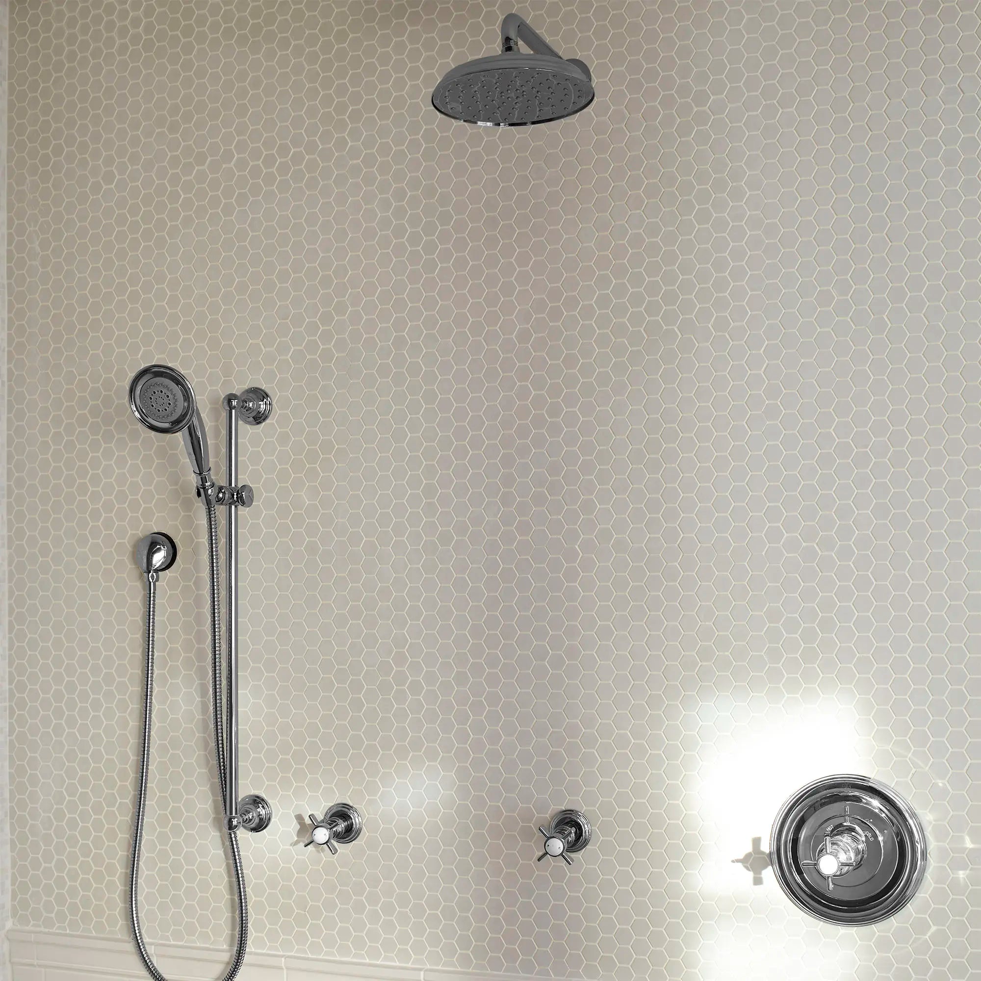 Traditional 8 inch Rain Can Showerhead // POLISHED CHROME // 160285_B_D35700108.100_D35107780.100_D35107514.100_0_CDNwebp.webp