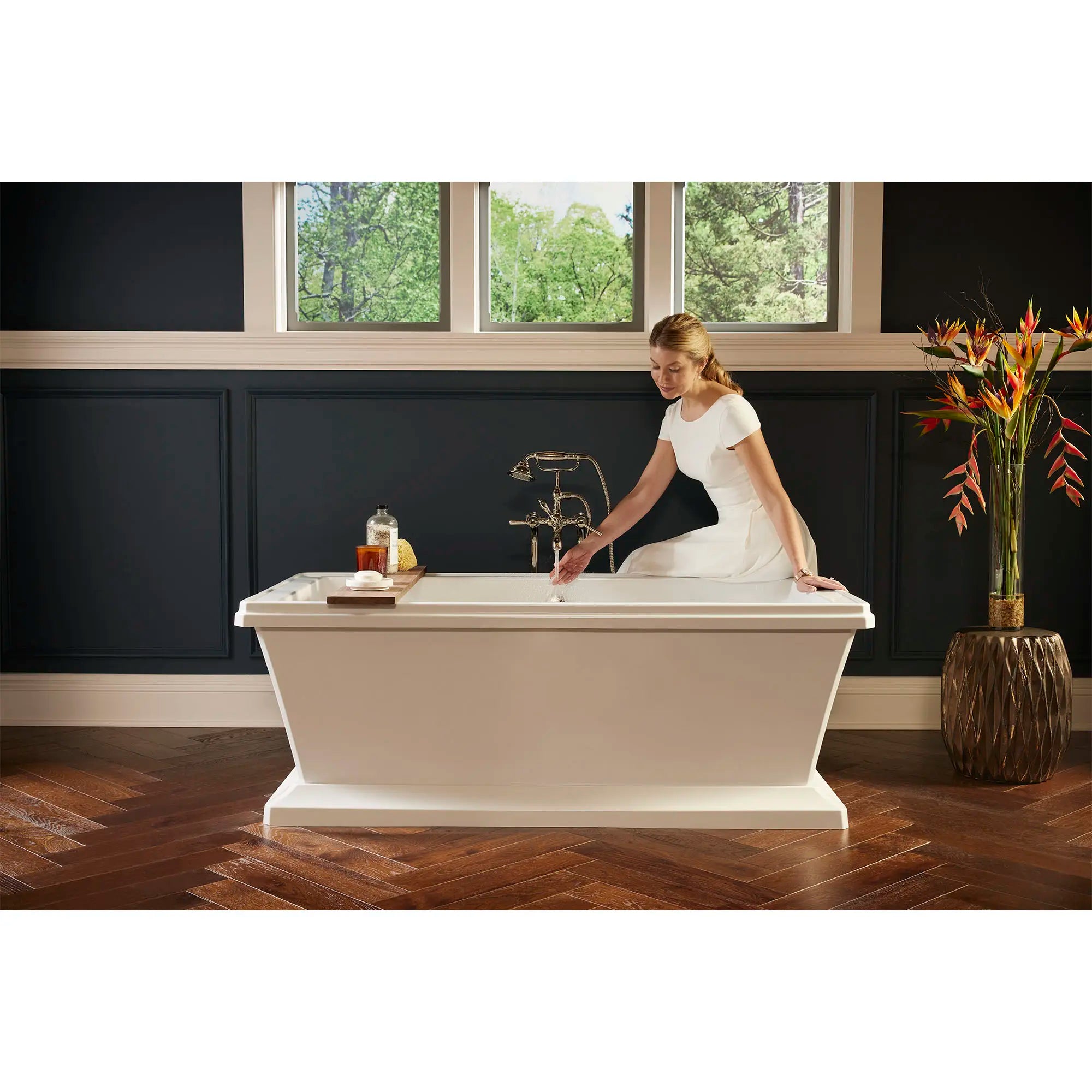 Fitzgerald 66 in. x 36 in. Freestanding Bathtub // CANVAS WHITE // 190984_Fitzgerald_Lifestyle_D62645004.415_D35160950.150_0003_Apr2023_CDNwebp.webp