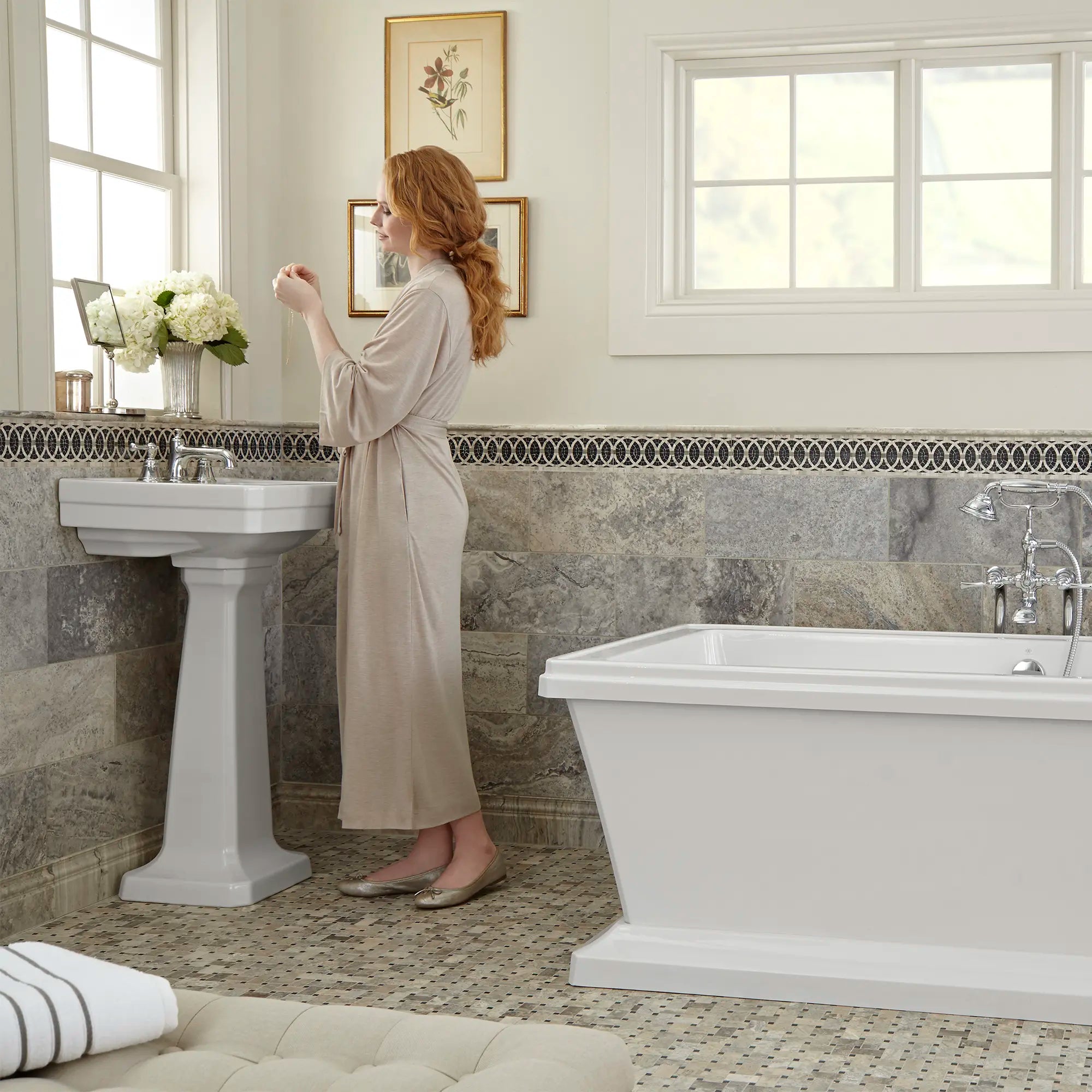 Fitzgerald Pedestal Sink Top, 3-Hole with Pedestal Leg // CANVAS WHITE // 268293_L_D20030800.415_D35102800.100_D62645004.415_D35102950.100_03_0_CDNwebp.webp