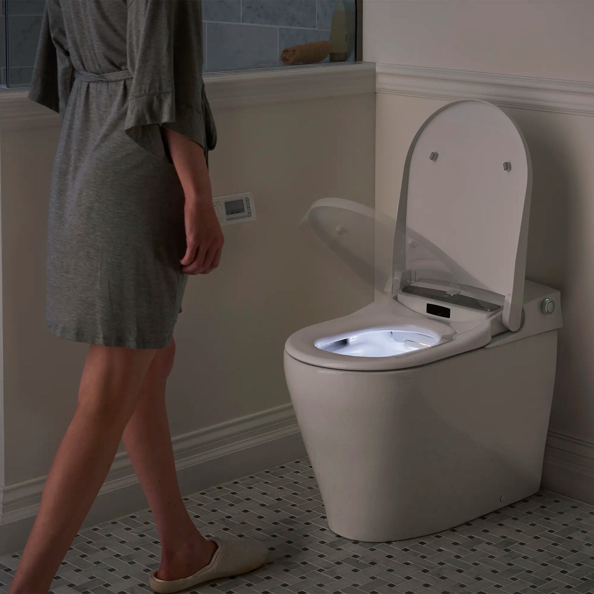 AT200®LS Dual Flush Elongated SpaLet® Bidet Toilet // CANVAS WHITE // 289928_L-D29030CS416415_Talent1_0_CDNwebp.webp