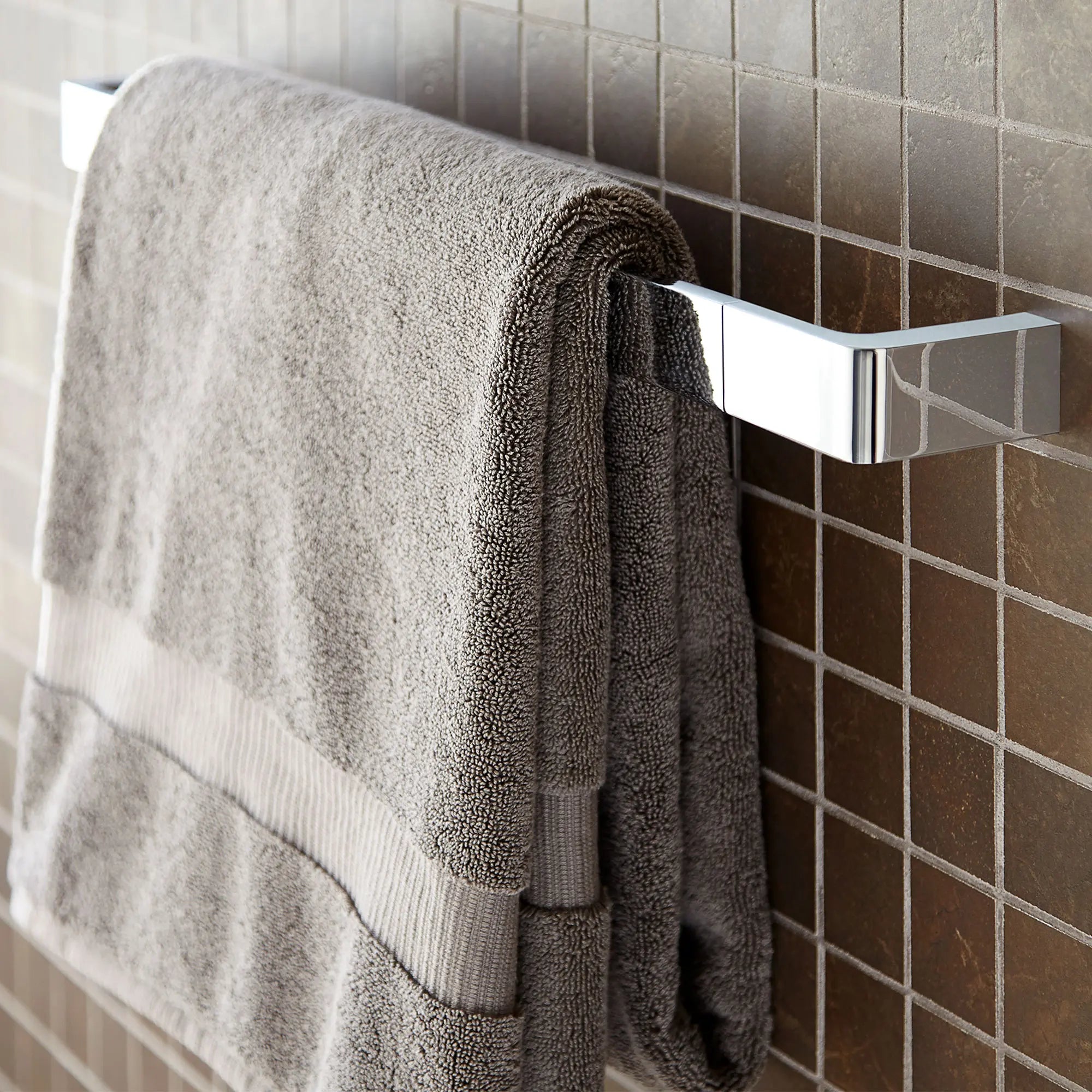 Rem 24 in. Towel Rack // POLISHED CHROME // 40508_B_D35100240100_0_CDNwebp.webp