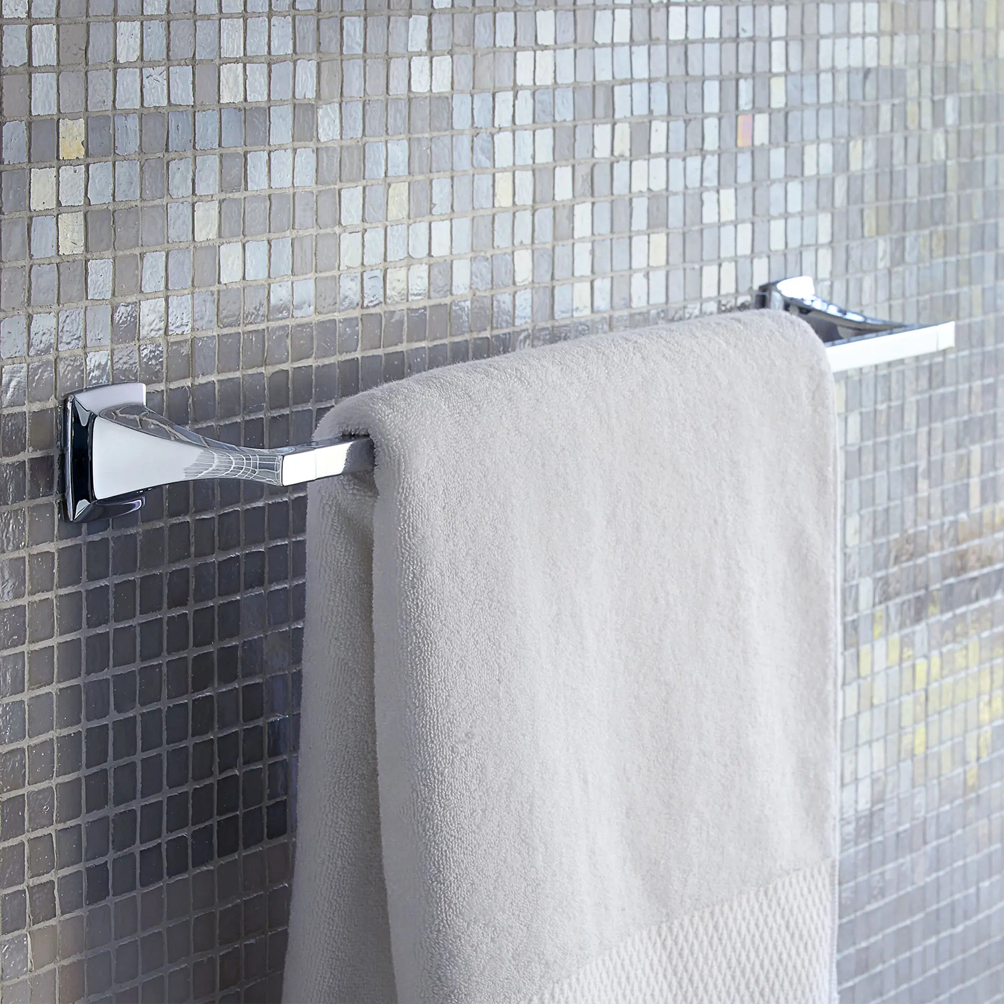 Keefe 24 Inch Towel Bar // POLISHED CHROME // 40538_B_D35104240100_0_CDNwebp.webp