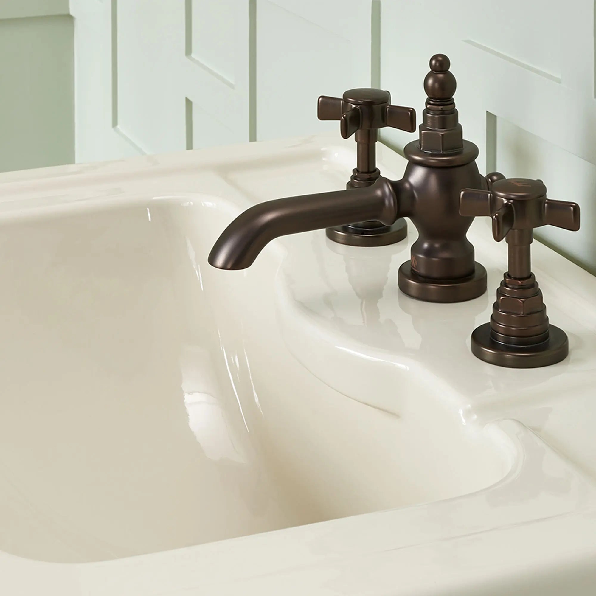 Landfair Cross Widespread Lavatory // CARBON BRONZE // 40581_B_D35107840110_02_0_CDNwebp.webp