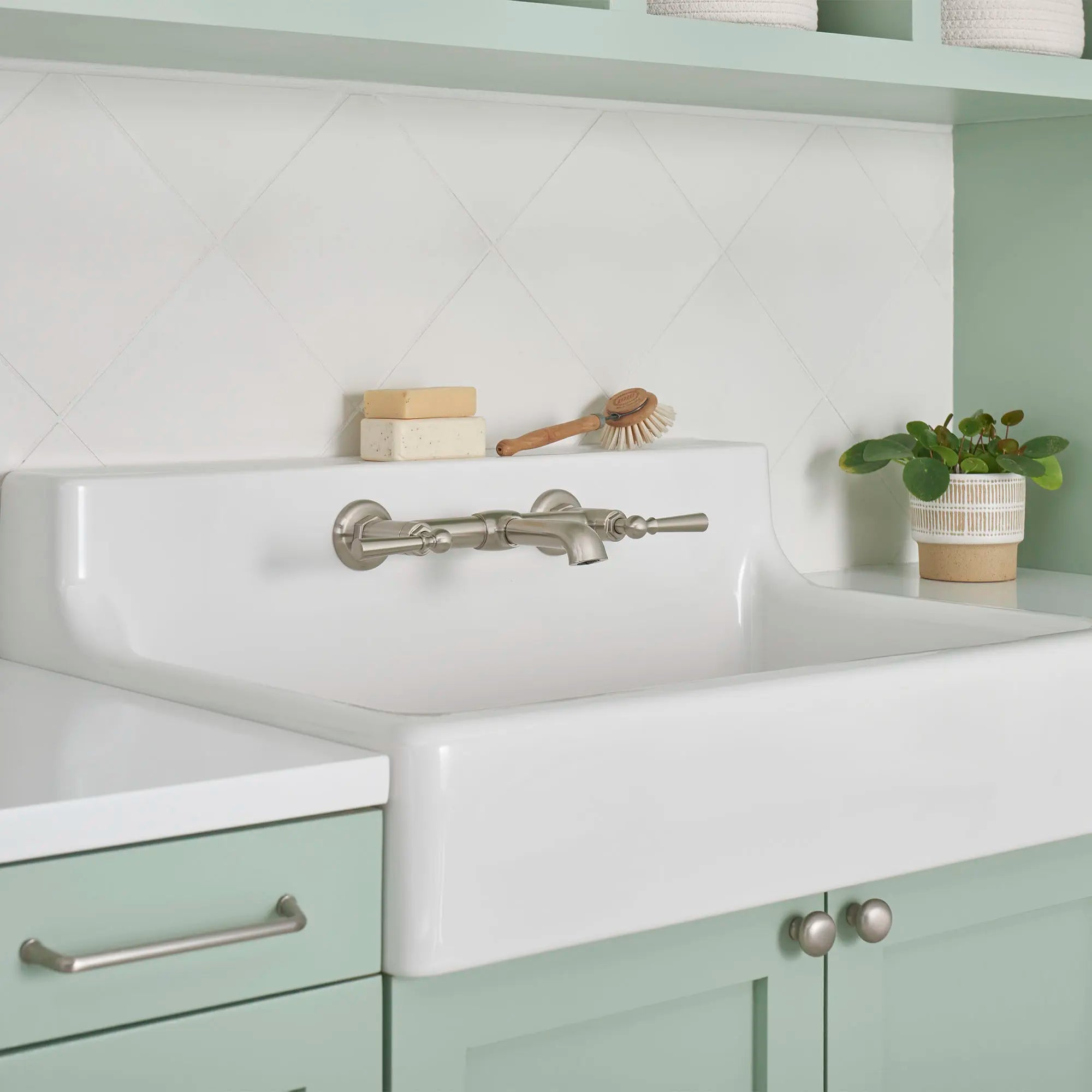 Oak Hill® 24 in. Towel Rack // BRUSHED NICKEL // 85051_B-D3515545C.144_D20155002.415_CDNwebp.webp