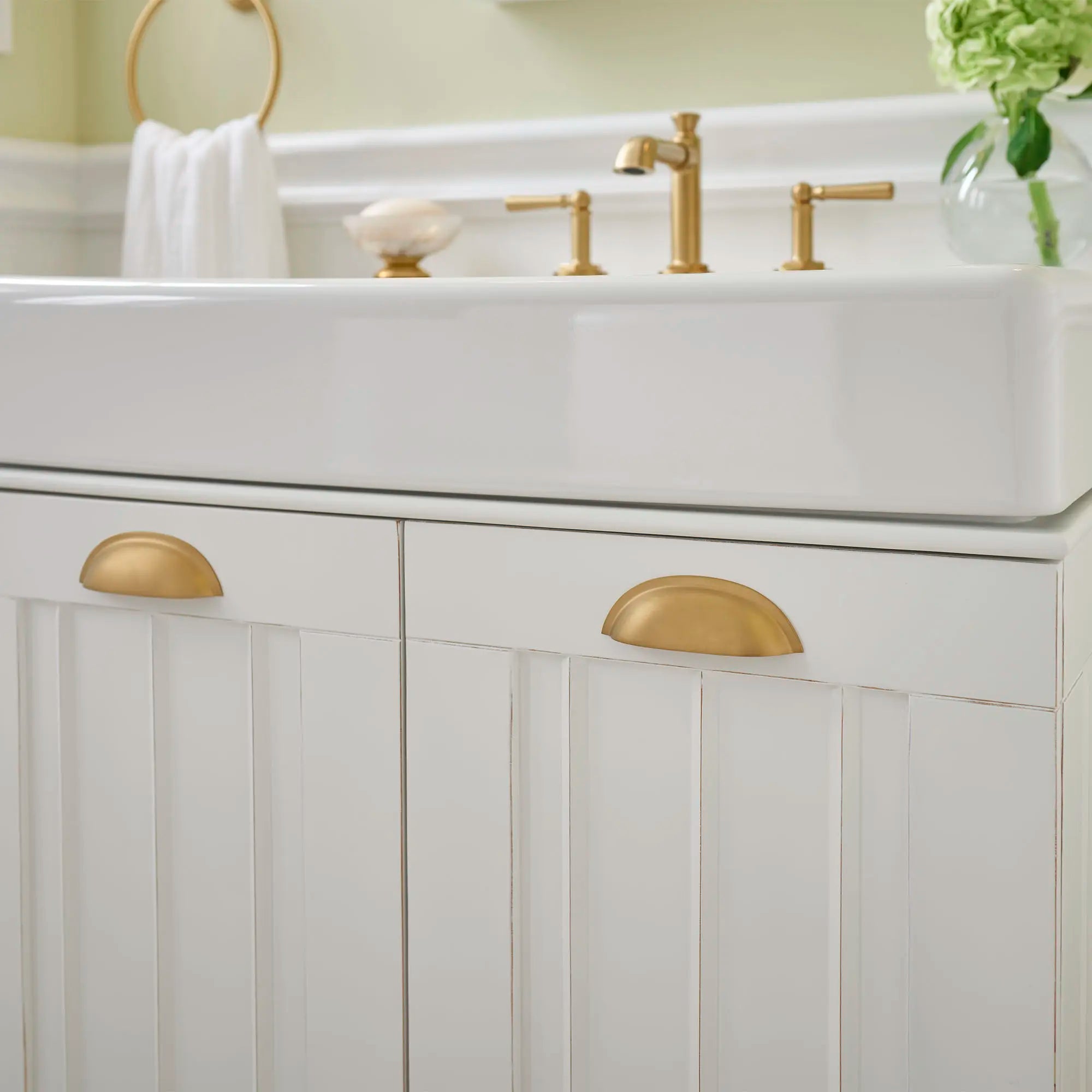 Oak Hill® Towel Ring // SATIN BRASS // 85374_B-D35155800.427_D19010030.620_D20160008.415_770217-201.4270A_D35155190.427_1_CDNwebp.webp