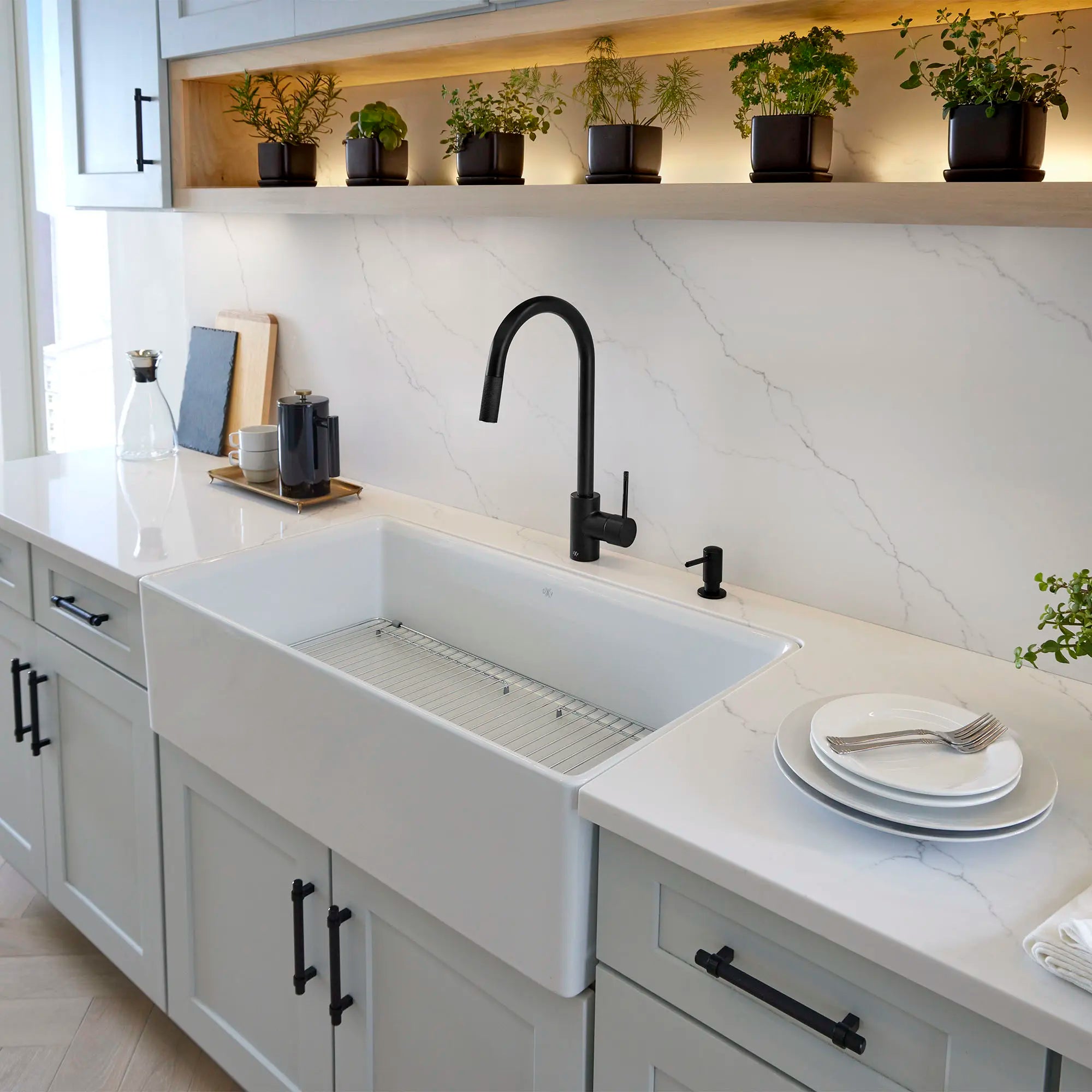 Etre® Single Handle Pull-Down Kitchen Faucet with Lever Handle // MATTE BLACK // 85965_B-D35404300243_CDNwebp.webp